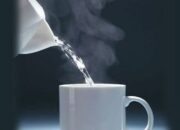 10 Manfaat Minum Air Hangat Setelah Bangun Tidur untuk Kesehatan Tubuh