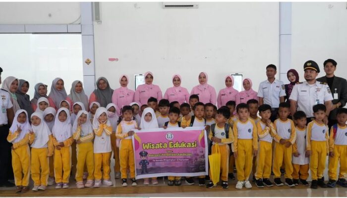 54 Anak TK Bina Karakter dan Bhayangkari Pariaman Dapat Edukasi Dunia Perkeretaapian