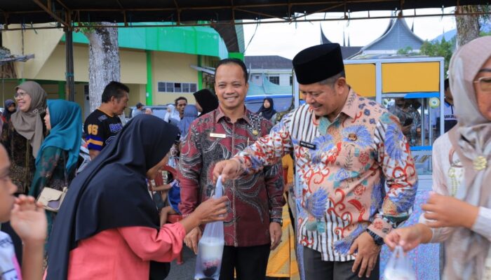 Berburu Takjil, Pasar Pabukoan Lubuk Sikaping Diserbu Warga