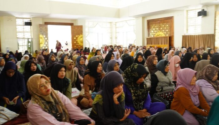 Baznas Kota Padang Panjang Salurkan Zakat Rp545 Juta untuk 282 Mustahik