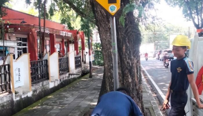 Minimalisir Kecelakaan, Dishub Padang Pasang Rambu Lalin di KIS Mangunsakoro