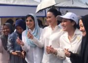 Kunjungi Padang Pariaman, Seruni Kabinet Merah Putih Serahkan Bantuan dan Tinjau Huntara Batang Anai