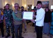 BNPB Serahkan Bantuan Stimulan Rumah Rusak Warga Terdampak Bencana Hidrometeorologi di Padang Panjang