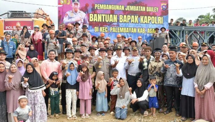 Brimob Polda Sumbar Percepat Pembangunan 2 Jembatan Bailey di Palembayan, Agam