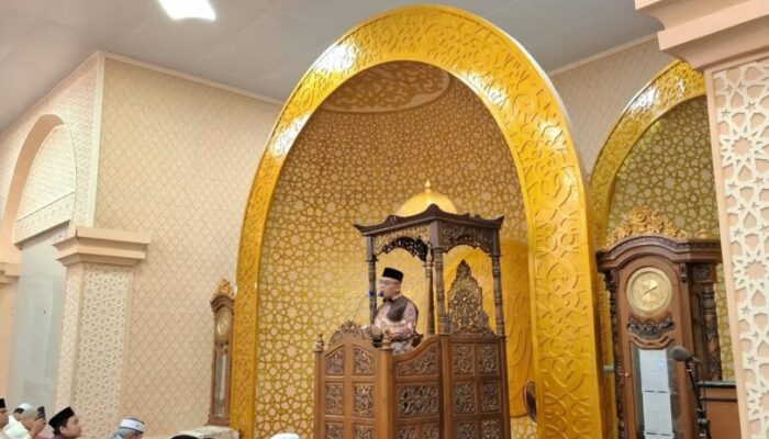 Tarawih Perdana Ramadhan: Bupati Pasbar Ajak Masyarakat Perkuat Ibadah dan Kebersamaan