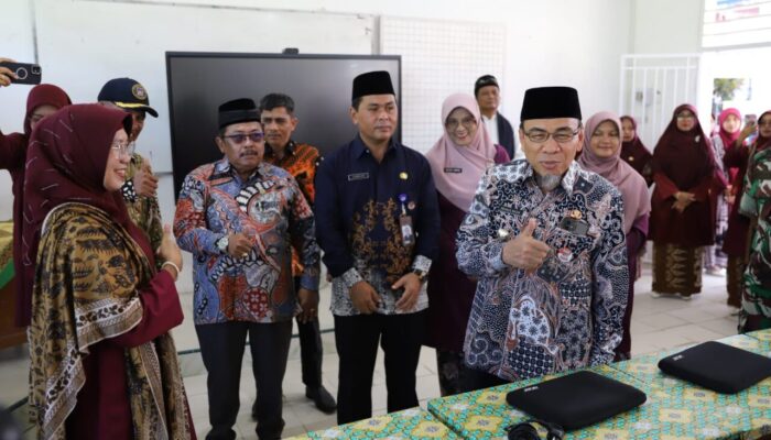 SMP Negeri 32 Padang Kini Miliki Kelas Digital