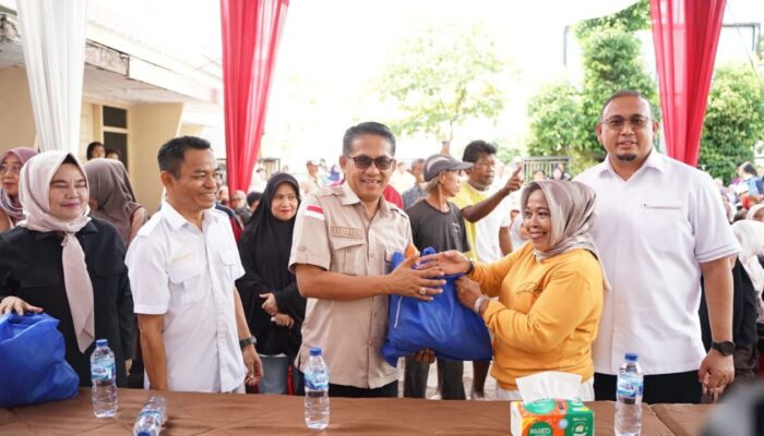 Andre Rosiade Awali Pembagian 65 Ribu Paket Sembako HUT ke-18 Gerindra dari Kantor DPD Sumbar