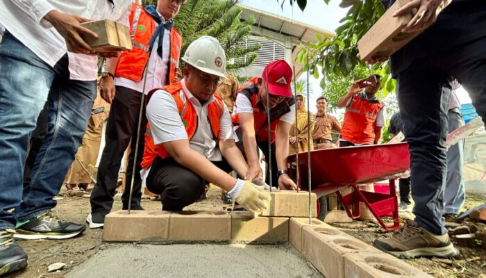 Andre Rosiade Letakkan Batu Pertama Sekretariat Galapagos, Dorong Pendidikan Tangguh Bencana di Sekolah