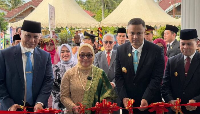 Perkuat Perlindungan Perempuan dan Anak, Menteri PPPA dan Gubernur Resmikan UPTD PPA dan RPS di Sijunjung