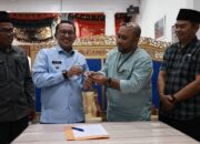 PT Nindya Karya Serahkan Kunci Huntara di Guguak Malalo