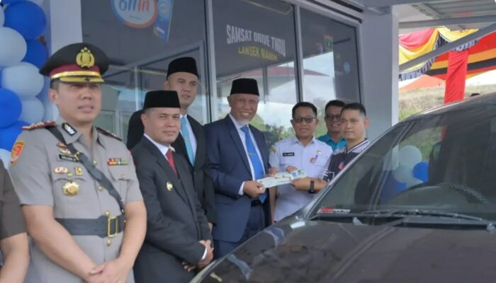 Samsat Drive Thru Langsek Manih: Kini Warga Sijunjung Lebih Mudah dan Cepat Bayar Pajak Kendaraan