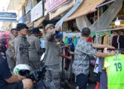 Hari Kedua Penertiban Selasar Pasar Raya Padang Barat, Masih Ada Pedagang Jualan di Badan Jalan