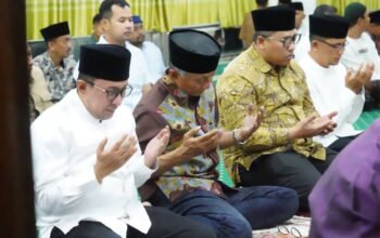 Kunjungi Tanah Datar, Menteri PU Shalat Tarawih di Masjid Muhammadiyah Batusangkar