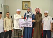 Mahyeldi Serahkan Bantuan Kemanusiaan dari Masyarakat Sumbar Rp385,98 Juta untuk Rakyat Palestina