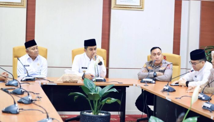 Pemko Solok Tetapkan Shalat Idul Fitri di Lapangan Merdeka: Hujan, Dipindahkan ke Masjid Agung Al-Muhsinin