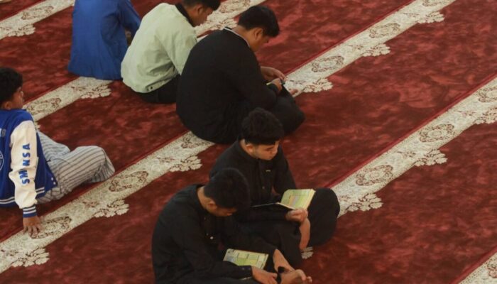 Menjemput Malam Lailatul Qadar, Warga Padang Panjang Iktikaf di Masjid Agung Manarul ‘Ilmi Islamic Centre