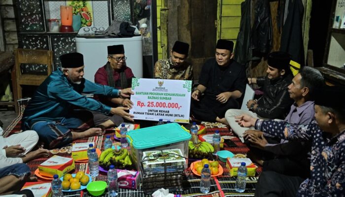 Sahur Bersama Gubernur, Rumah Penjual Es Tabu di Pariaman Dibedah dan Dapat Bantuan Lebaran 