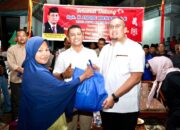 Andre Rosiade Bagikan 1.000 Paket Sembako di Tigo Lurah, Kabupaten Solok 