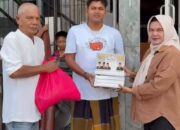 Andre Rosiade Salurkan Ribuan Sarung untuk Garin, Pengurus Masjid dan Masyarakat di Sumbar