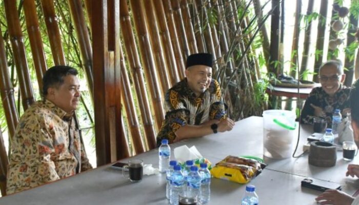 Kunjungi Dangau Inspirasi, Bupati Agam Bahas Langkah Rehabilitasi dan Rekonstruksi Lahan Pertanian