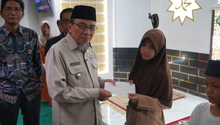 112 Anak Yatim di Lingkungan Balaikota Padang Terima Santunan