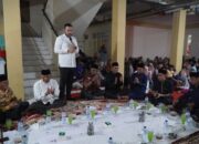 Buka Bersama dengan Penghuni Huntara, Wako Berikan Dukungan Moral Masa Pemulihan Pascabencana