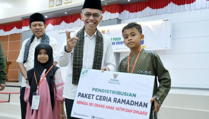 Senyum Anak Yatim Warnai Buka Puasa Bersama di Balairung Rumdin Bupati Agam: Dapat Paket Lebaran dan Uang Saku