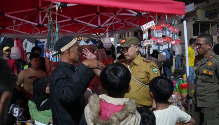 Pedagang Musiman Pasar Pusat Padang Panjang Membeludak Jelang Lebaran, Wako: Jangan Gunakan Badan Jalan untuk Berjualan!
