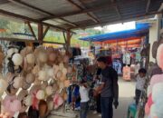 Berkah Lebaran: Pelaku UMKM Pantai Air Manis Panen Rezeki, Omzet Rp2 Juta Perhari