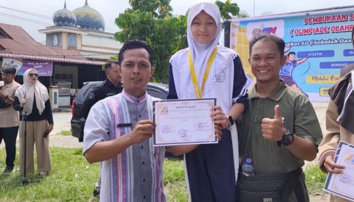 Alesha Yasmin R, Siswi SDN 04 Pasa Gadang Juara Badminton O2SN Padang Selatan 2026