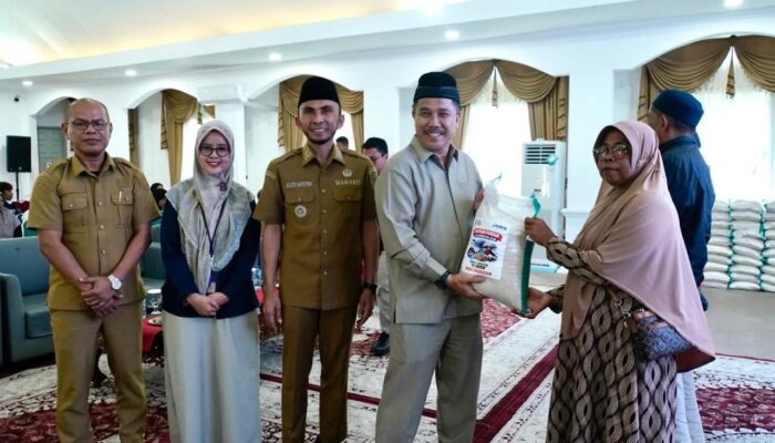 Pemko Padang Panjang Gandeng Bulog Salurkan 1.020 Kg Beras untuk 34 KK Warga Terdampak Bencana