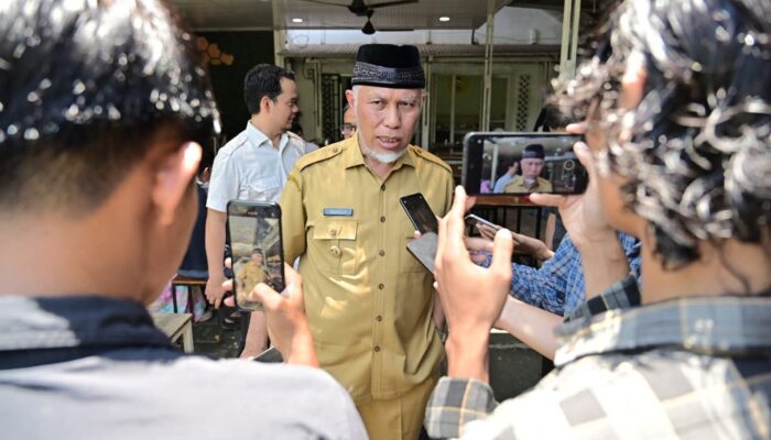 Sebut Antrean SPBU Hanya Fenomena Panik, Mahyeldi Minta Warga Sumbar Jangan “Panic Buying”