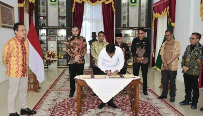 Ubah 700 Ton Sampah Jadi Listrik, Wako Fadly Amran Teken Kerja Sama Strategis Pembangunan PSEL