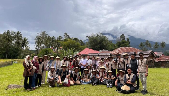Unand Boyong Peserta Summer Course dari 4 Negara ke Kubu Gadang, Padang Panjang
