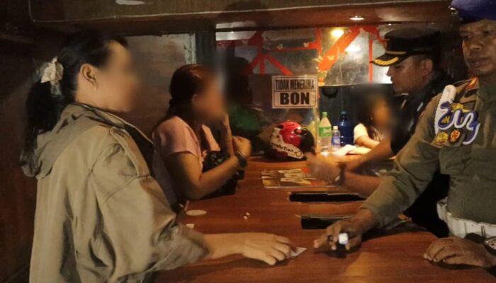 Satpol PP Padang Sita Miras Ilegal dari Kafe Tak Berizin di Koto Tangah