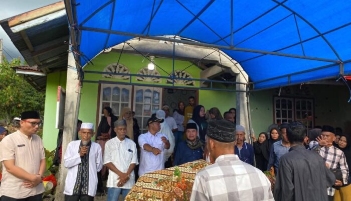 Tangis Pecah di Giri Maju: Sekda Pasbar Sambut Kepulangan Jenazah Korban Banjir Pasaman