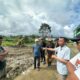 PEMULIHAN SEKTOR PERTANIAN- Wakil Wali Kota Padang Panjang, Allex Saputra, meninjau kawasan sekitar Islamic Centre, Sabtu (18/4/2026) dan menyisir lahan milik Kelompok Tani (Keltan) Manyolok di Kelurahan Koto Katik dan Keltan Lembuti I di Kelurahan Koto Panjang. Saat ini, kedua lokasi tersebut sedang dalam fase krusial: penataan ulang lahan, perbaikan jaringan irigasi yang rusak, hingga peningkatan kualitas tanah pascabencana.