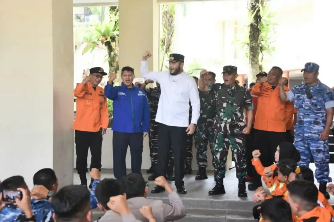 Wali Kota Padang Fadly Amran meninjau latihan gabungan MANTAP LKO di Balai Kota Padang.