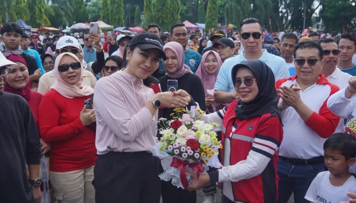 Kejutan CFD Dharmasraya: Ribuan Warga Bikin Bupati Annisa Suci Ramadhani Terharu di Hari Ulang Tahunnya