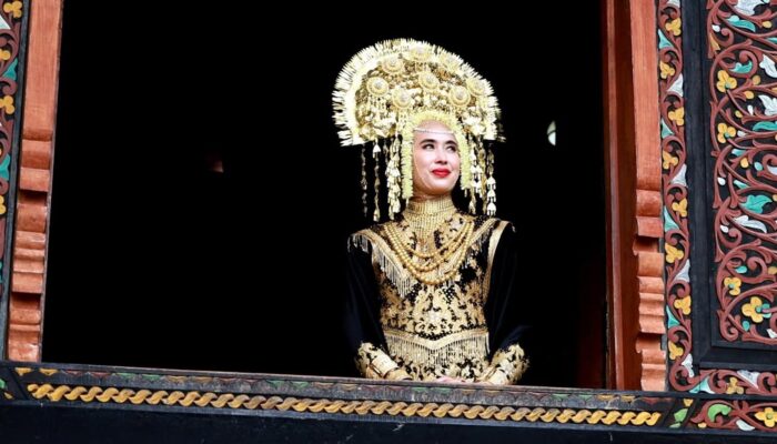 Anggun Basuntiang, Menpar Widiyanti Putri ‘Sihir’ Publik di Istano Basa Pagaruyung