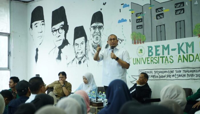 Andre Rosiade Hadiri Undangan Diskusi BEM KM Unand, Jawab Kritik Mahasiswa Soal “Prabowo Pakak”, MBG hingga Infrastruktur Sumbar