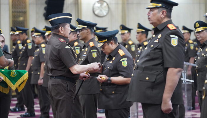 Dedie Tri Hariyadi Resmi Jabat Kajati Sumbar Gantikan Muhibuddin, Ini Pesan Jaksa Agung