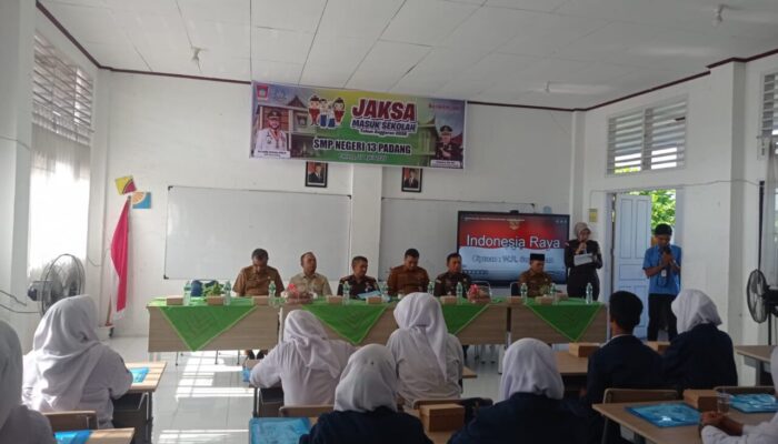 Kajari Padang Warning Siswa SMPN 13: Jauhi Narkoba atau Masa Depan Hancur!