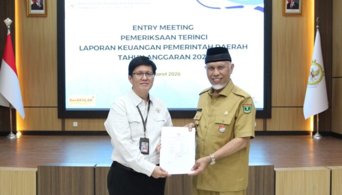 Gubernur Mahyeldi Serahkan LKPD 2025, Tekankan Pentingnya Kepercayaan Publik