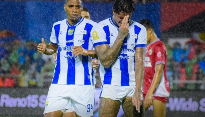 Maung Bandung Mengamuk di GHAS: Ramon Tanque Bawa Persib Bungkam Semen Padang 2-0 di Tengah Badai!
