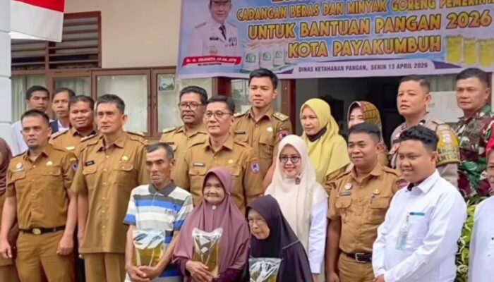 Tekan Inflasi dan Bantu Warga, Pemko Payakumbuh Salurkan Ratusan Ton Beras dan Minyak Goreng