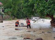 Tragedi Perjalanan Wisuda: Satu Korban Banjir Pasaman Ditemukan Tewas, Sang Ibu Masih Hilang Ditelan Arus