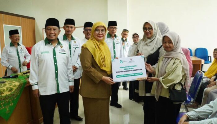 Wardah Foundation Salurkan Beasiswa CSR Lewat Baznas Padang Panjang, Bantu 18 Pelajar