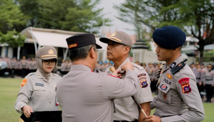 Momen Bersejarah di Mapolda Sumbar: Rusnali, PNS Polri Pertama yang Sandang Pangkat Setara Kombes Pol
