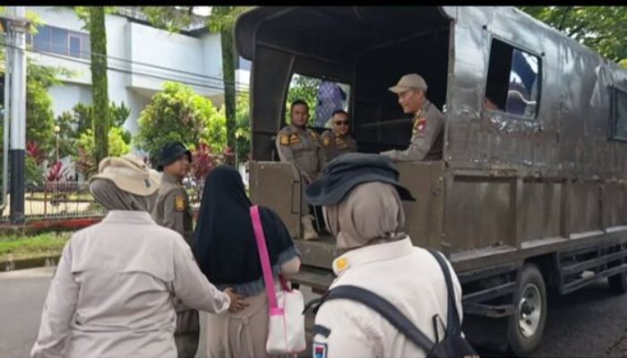 Tertibkan Jalur Utama, 11 Anak Jalanan dan Pengemis Diamankan Satpol PP Kota Padang